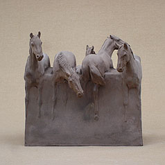 Standing_horses_front